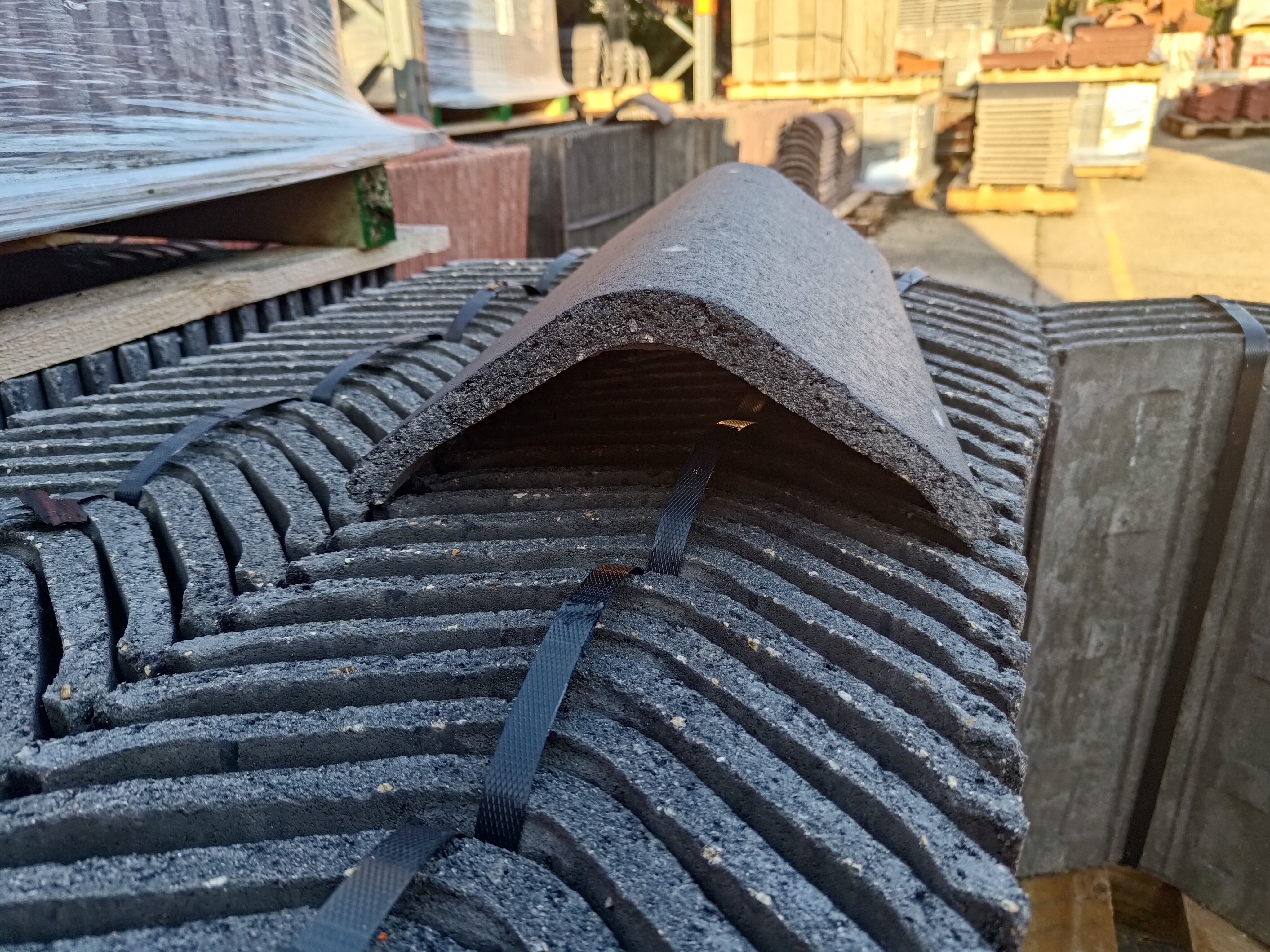 Marley Modern Ridge Hip Smooth Grey