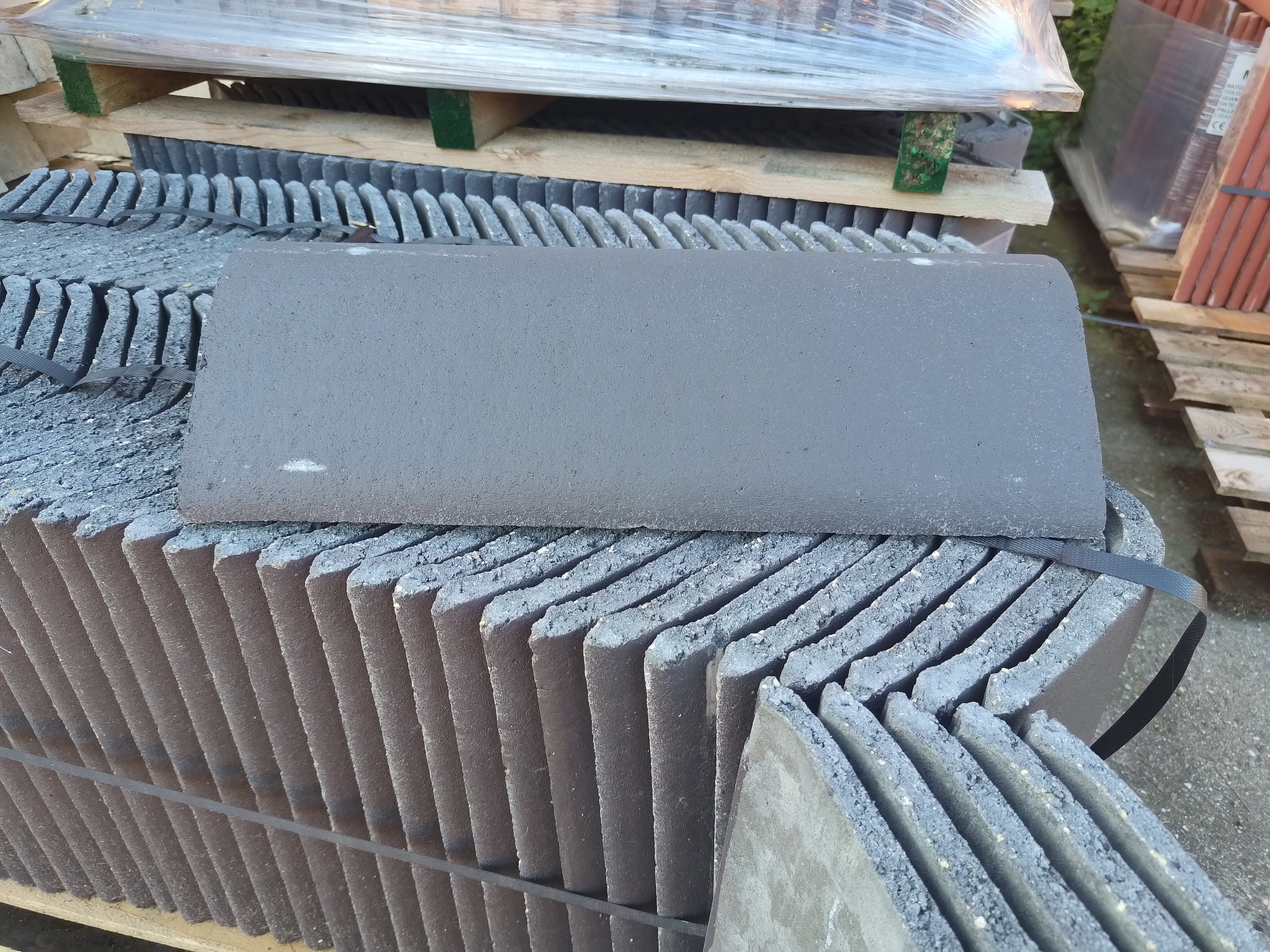 Marley Modern Ridge Hip Smooth Grey