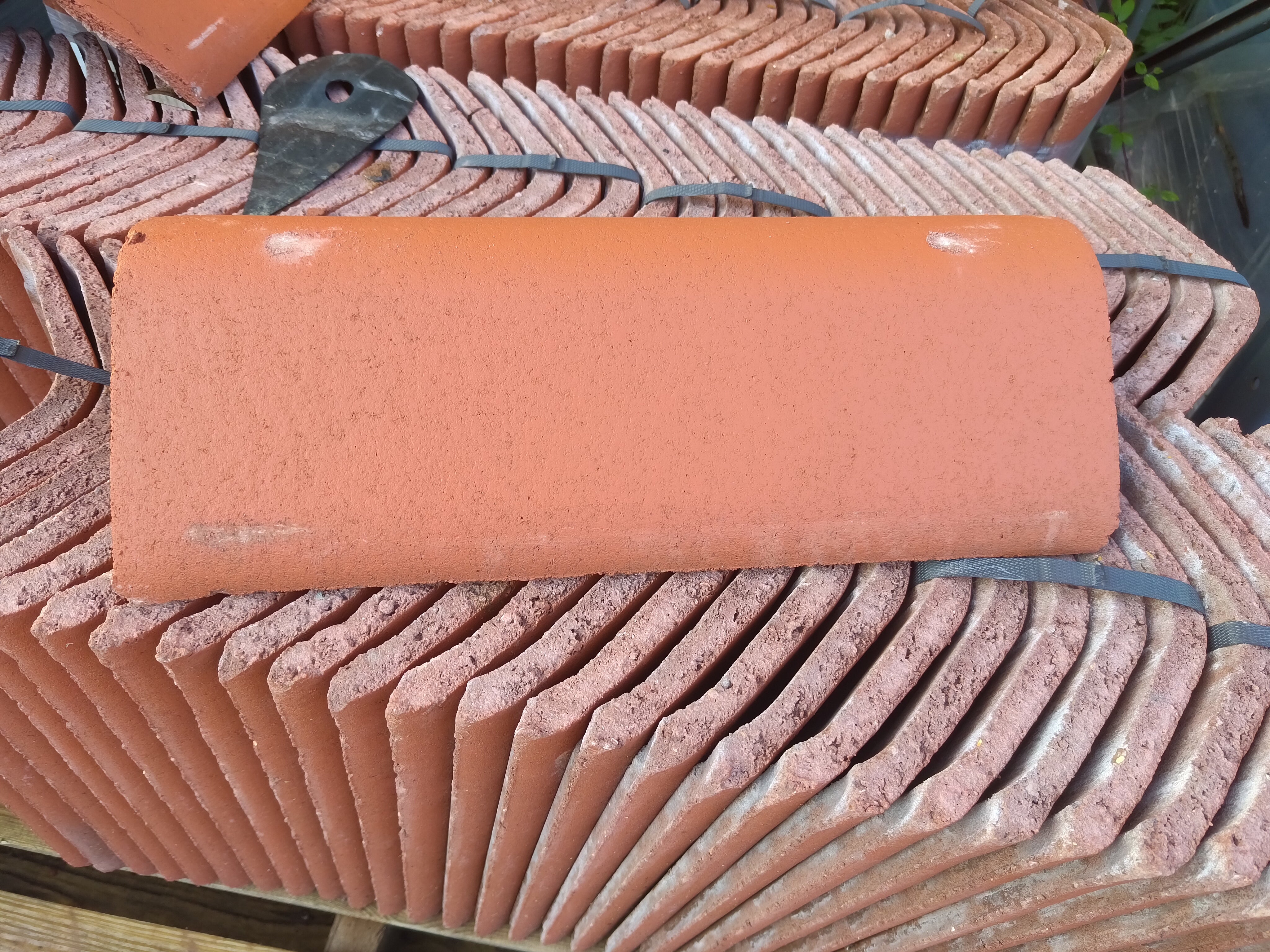 Marley Modern Ridge Hip Mosborough Red