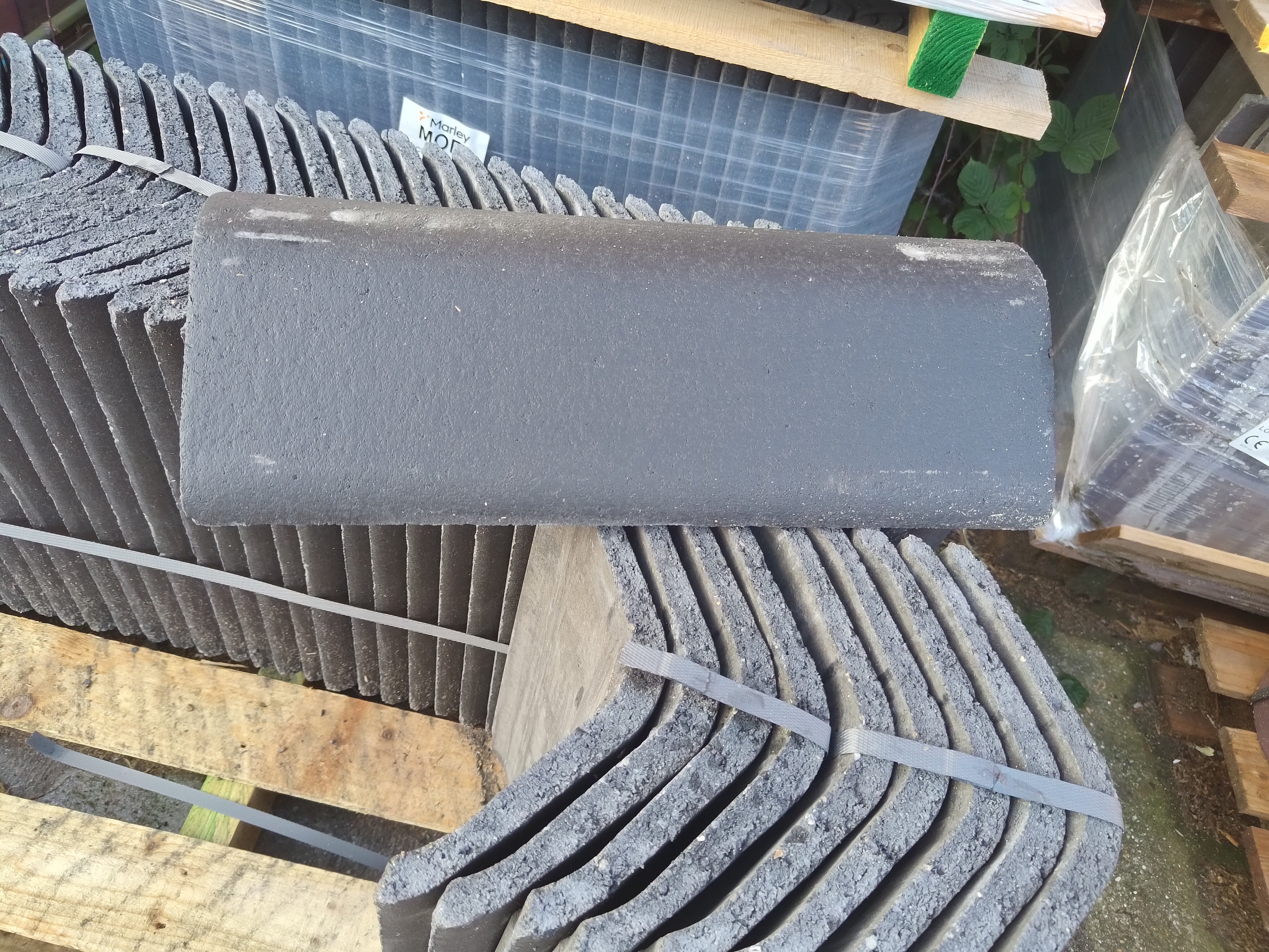 Marley Modern Ridge Hip Anthracite